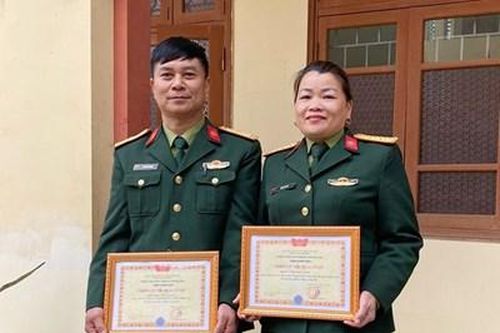 Vợ chồng cùng thi đua
