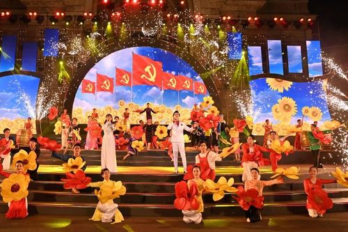 TPHCM: Chương trình nghệ thuật đặc biệt 'Tự hào Đảng quang vinh'