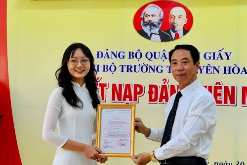 Phát triển đảng viên trong trường phổ thông: Có 'nhạt Đảng - khô Đoàn'?
