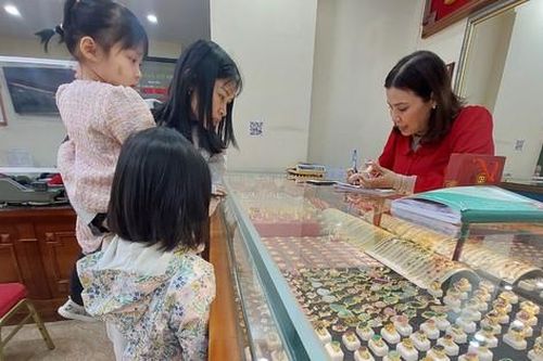 Sau ngày vía Thần tài, người mua vàng nhẫn lỗ 2 triệu đồng/lượng