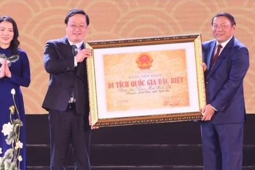 Đền thờ vua Mai Hắc Đế nhận bằng xếp hạng di tích Quốc gia đặc biệt
