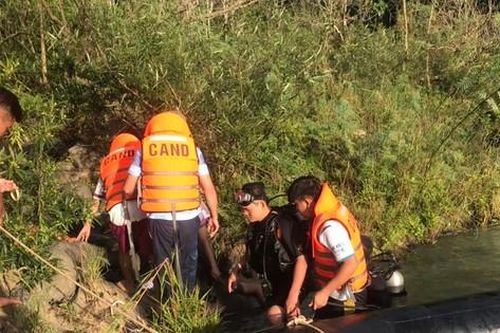 Bơi ra cứu người, người đàn ông bị nước cuốn tử vong