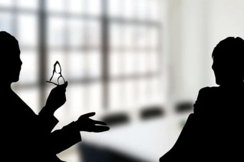 Yêu không thành, chàng trai đòi cô gái bồi thường hơn 50 tỷ