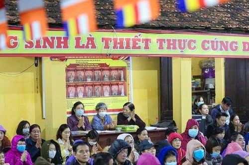 Niêm yết giá dâng sao giải hạn: Nên hay không?