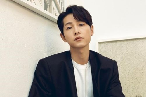 Song Joong Ki phản ứng bất ngờ khi được khán giả quốc tế bắt chuyện, có gì mà được khen nhân cách vàng?