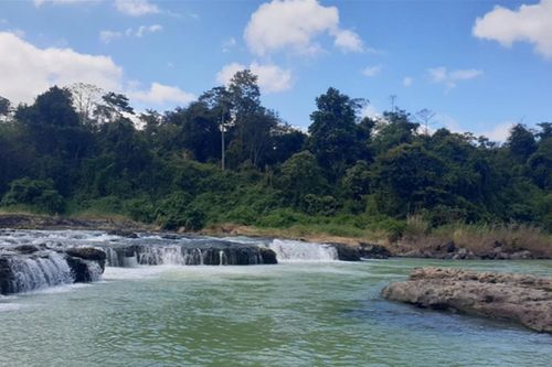 Thấy người đàn ông chới với giữa dòng nước, thanh niên vội lao xuống ứng cứu và cái kết đau lòng