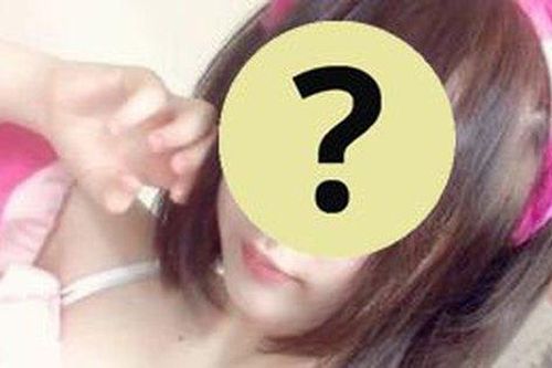 Nữ ca sĩ bị đâm nhiều nhát vào cổ, qua đời khi mới 24 tuổi