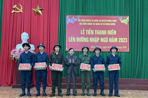 Hội Nông dân tỉnh trao quà động viên tân binh lên đường làm nghĩa vụ quân sự
