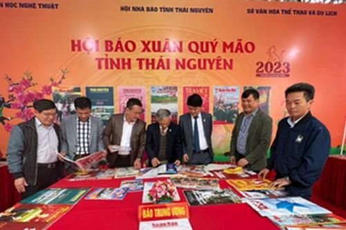 Thái Nguyên: Tổ chức Lễ hội thơ Nguyên tiêu và Hội Báo xuân Quý Mão