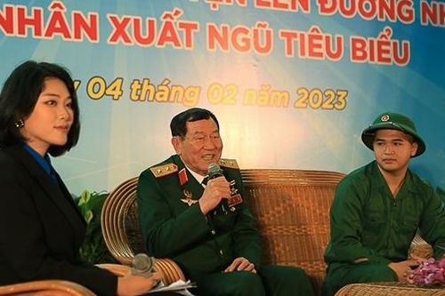 Trung tướng Phạm Tuân chia sẻ về cuộc đời quân ngũ và chúc mừng các tân binh