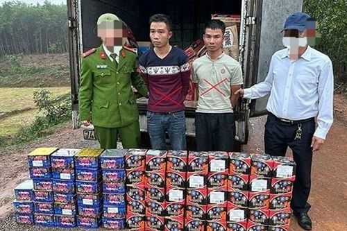 Hết Tết vẫn ôm hơn tạ pháo lậu 'du ký'