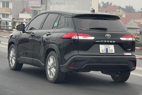 Xử phạt tài xế Toyota Cross dán băng dính che biển số