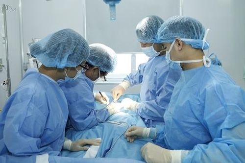 Cứu sống người đàn ông bị đâm 3 vết thấu ngực