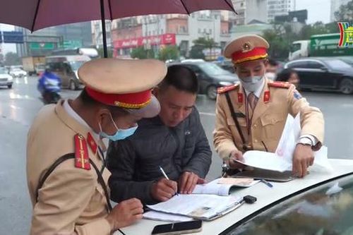 Xử lý nghiêm tình trạng xe chạy kiểu 'rùa bò'