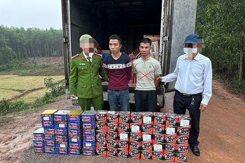 Vận chuyển pháo hoa thuê, 2 trường hợp bị bắt giữ