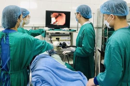 Cảnh báo: Mỗi ngày uống nửa lít rượu, người đàn ông nôn ra máu tươi nhập viện cấp cứu