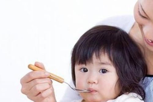 Trẻ không dung nạp đường Lactose bị tiêu chảy, đây là những điều cha mẹ cần làm để chăm sóc trẻ