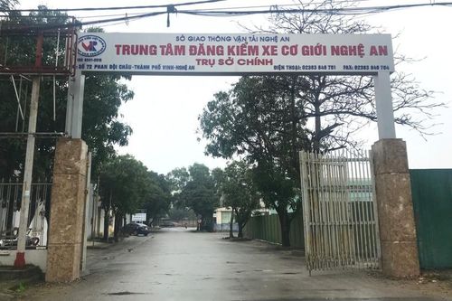 Công an khám xét 1 trung tâm đăng kiểm xe cơ giới tại Nghệ An