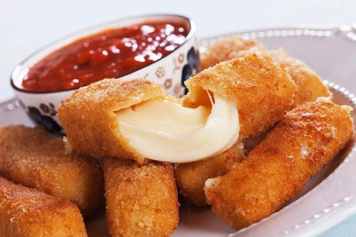 Cách làm phô mai que bằng nồi chiên không dầu