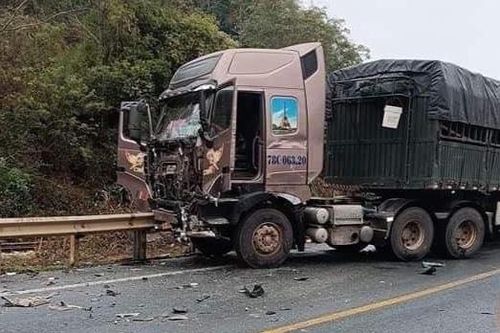 Thêm 1 nạn nhân tử vong trong vụ xe khách và ôtô tải tông trực diện