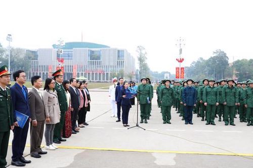Làm thơ động viên con cháu lên đường nhập ngũ