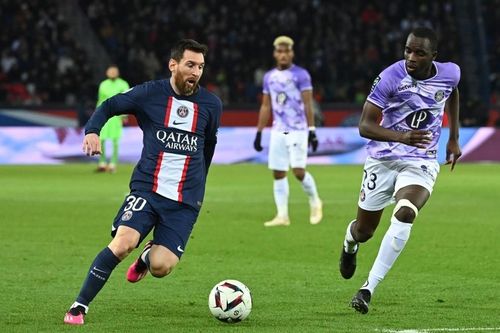 Messi lập siêu phẩm giải cứu PSG