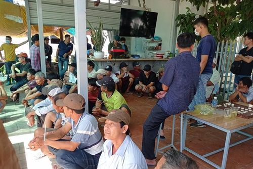 Phá trường gà quy mô lớn ở Mũi Né, tạm giữ 39 đối tượng