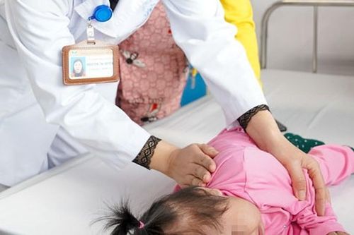 Cứu sống bé gái 14 tháng tuổi mắc bệnh bẩm sinh tiên lượng xấu