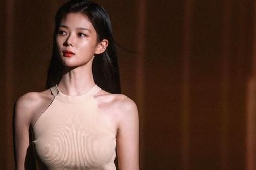 Vóc dáng em gái quốc dân Kim Yoo Jung