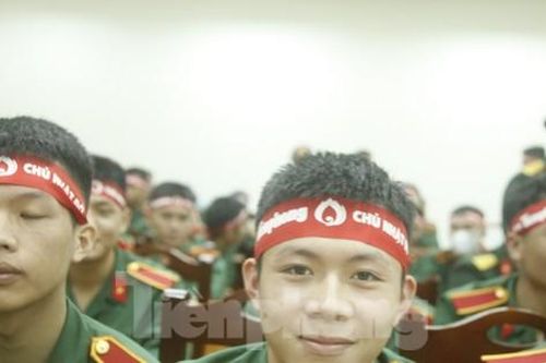 Lượng người tham gia hiến máu Chủ nhật Đỏ vượt kế hoạch ở Trường Sỹ quan Chính trị