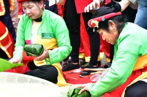 Về Hải Dương xem hội thi gói bánh chưng, giã bánh dày
