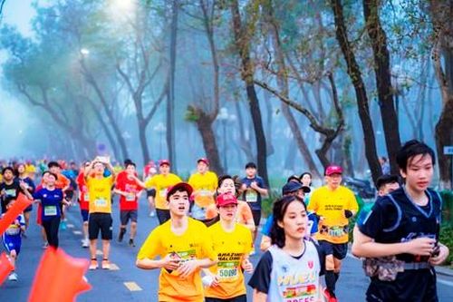 Cùng giới trẻ chạy qua vùng Di sản Huế