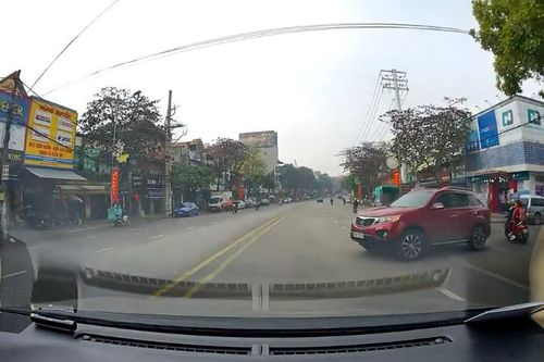 Phú Thọ: Tài xế quyết chặn đầu khi thấy ô tô khác sang đường nơi vạch kẻ liền