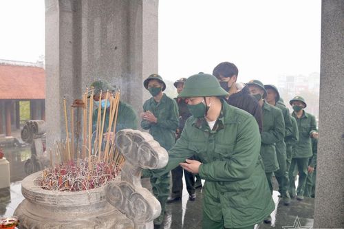 Thanh niên mồ côi cha mẹ tình nguyện viết đơn nhập ngũ