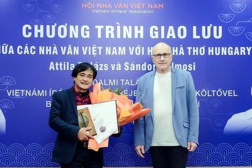 'Chất vấn thói quen' của Phan Hoàng nhận giải thưởng Nghệ thuật Danube