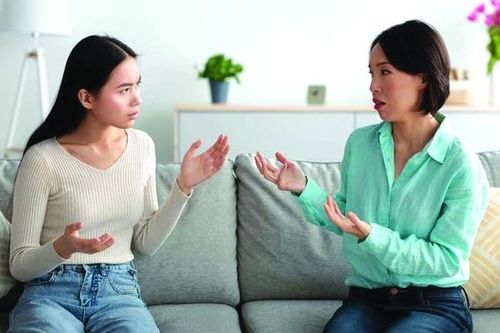 Sao con ngày càng xa lánh mẹ?