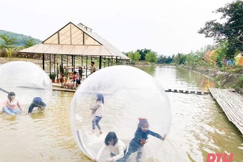 Các khu, điểm vui chơi cho trẻ em nhộn nhịp đầu năm mới