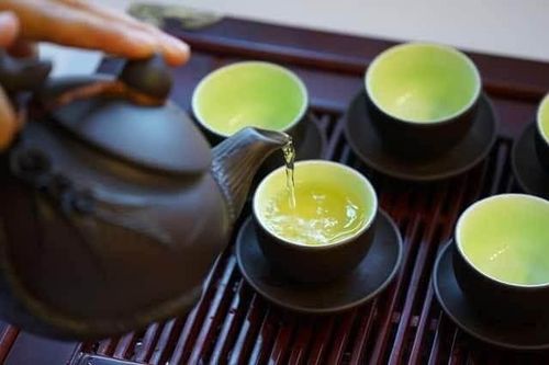 Bên ấm trà Xuân