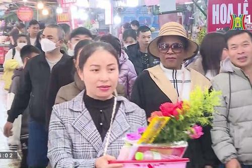Người dân tấp nập đi lễ Rằm tháng Giêng