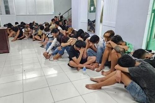 Khống chế kịp thời 46 đối tượng mang hung khí, bom xăng đi hỗn chiến