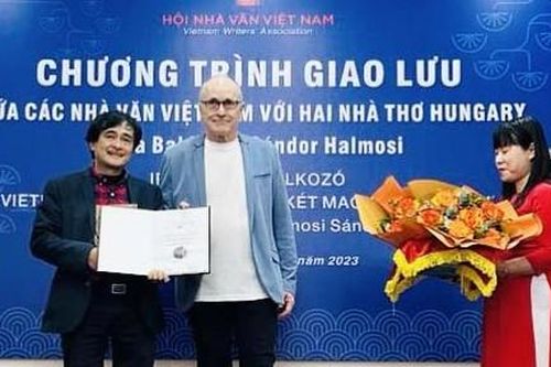 Nhà thơ Phan Hoàng được trao Giải thưởng Nghệ thuật Danube
