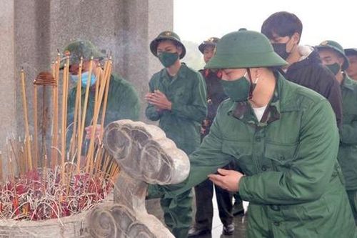 Gặp chàng thanh niên mồ côi tự nguyện xin nhập ngũ vì muốn trở thành bộ đội cụ Hồ