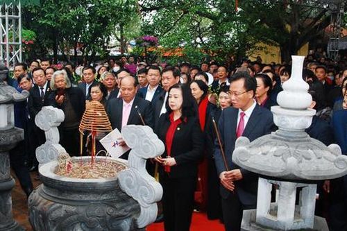 Lãnh đạo Bộ Y tế dâng hương tưởng niệm 232 năm ngày mất của Đại danh y Hải Thượng Lãn ông Lê Hữu Trác