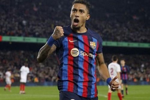 Barca thắng đậm Sevilla, bỏ xa Real 8 điểm