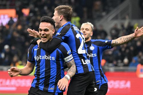 Thua Inter, Milan chìm sâu trong khủng hoảng