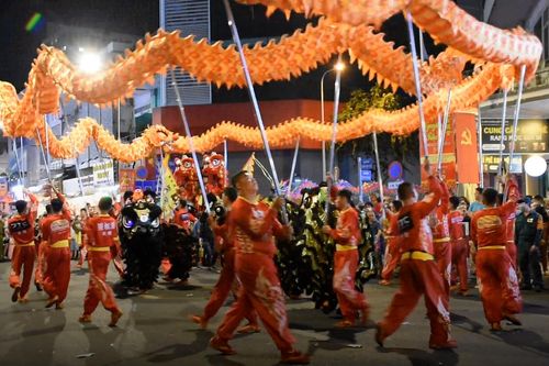 Người Hoa ở TP.HCM diễu hành mừng Tết Nguyên tiêu