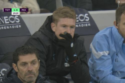 Phản ứng của De Bruyne khi phải ngồi dự bị