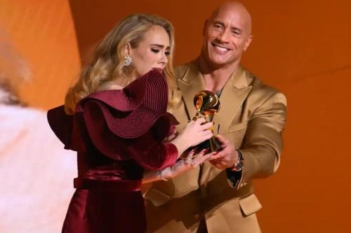 Cái ôm của The Rock và những khoảnh khắc ấn tượng ở Grammy 2023