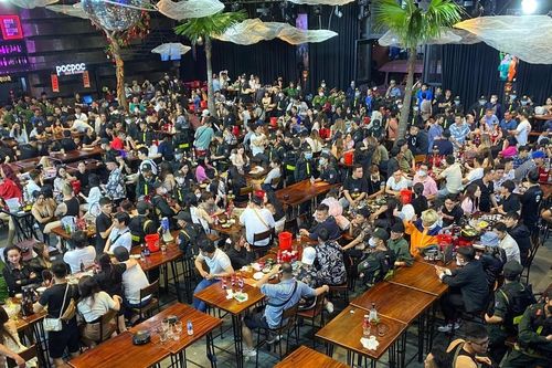 Đột kích quán beer club ở quận 3 đưa hơn 400 'dân chơi' về trụ sở