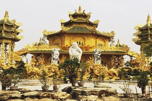 Ngôi chùa 'dát vàng' ở Hưng Yên khiến du khách mê mẩn